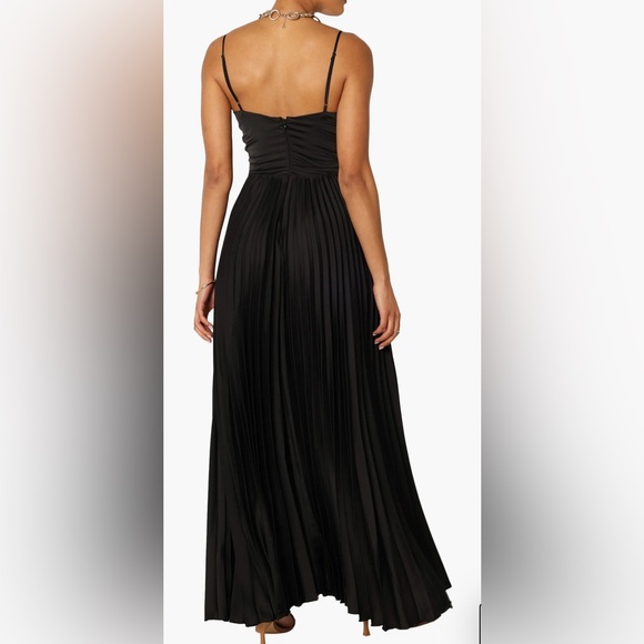 Petal & Pup Naira Pleated Maxi Dress - Picture 2 of 8